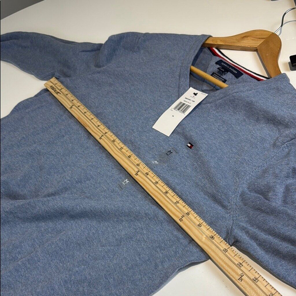 Tommy Hilfiger Blue V-Neck Sweater NWT Size Medium - Picture 4 of 6